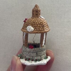 Lemax village collection Water Well Fountain‎ Watering Hole Garden Cardinal